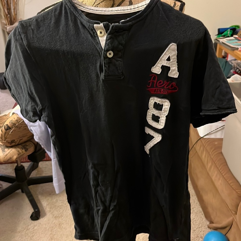 Aeropostale crew t shirt. Little old but vintage feel to it.